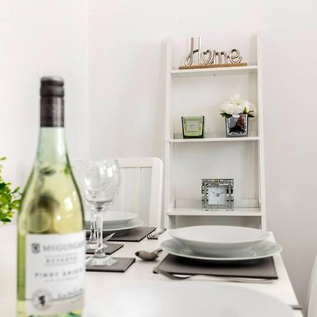 Modern Centrally Located 3 Bed Property With Tvs In Each Bedroom Super Fast Wifi And Crisp White Hotel Linen Hosted By Our Home Short Stays Darlington  Exteriör bild