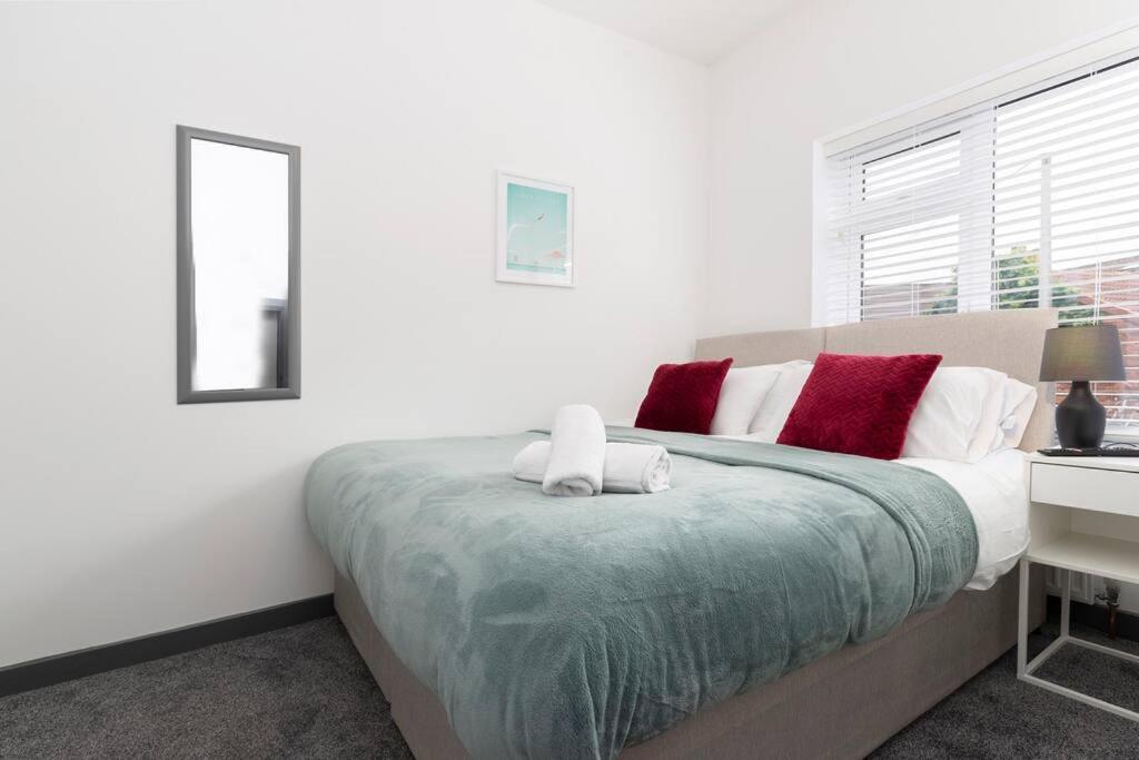 Modern Centrally Located 3 Bed Property With Tvs In Each Bedroom Super Fast Wifi And Crisp White Hotel Linen Hosted By Our Home Short Stays Darlington  Exteriör bild