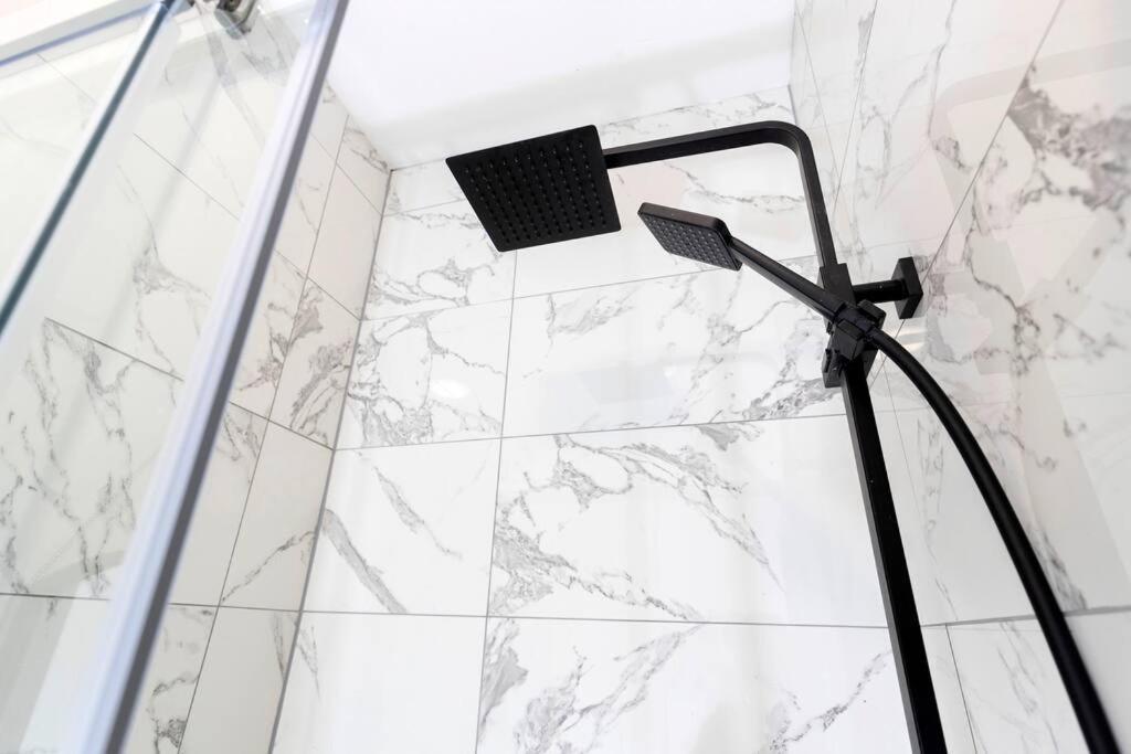 Modern Centrally Located 3 Bed Property With Tvs In Each Bedroom Super Fast Wifi And Crisp White Hotel Linen Hosted By Our Home Short Stays Darlington  Exteriör bild